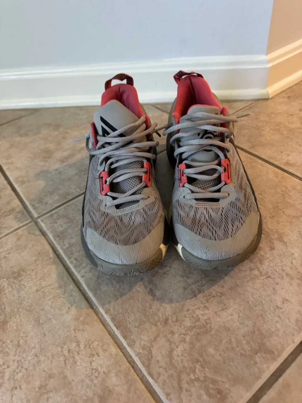 🏀 Nike - Giannis Immortality 2 'Cobblestone' size 9.5, like new baskeball shoes